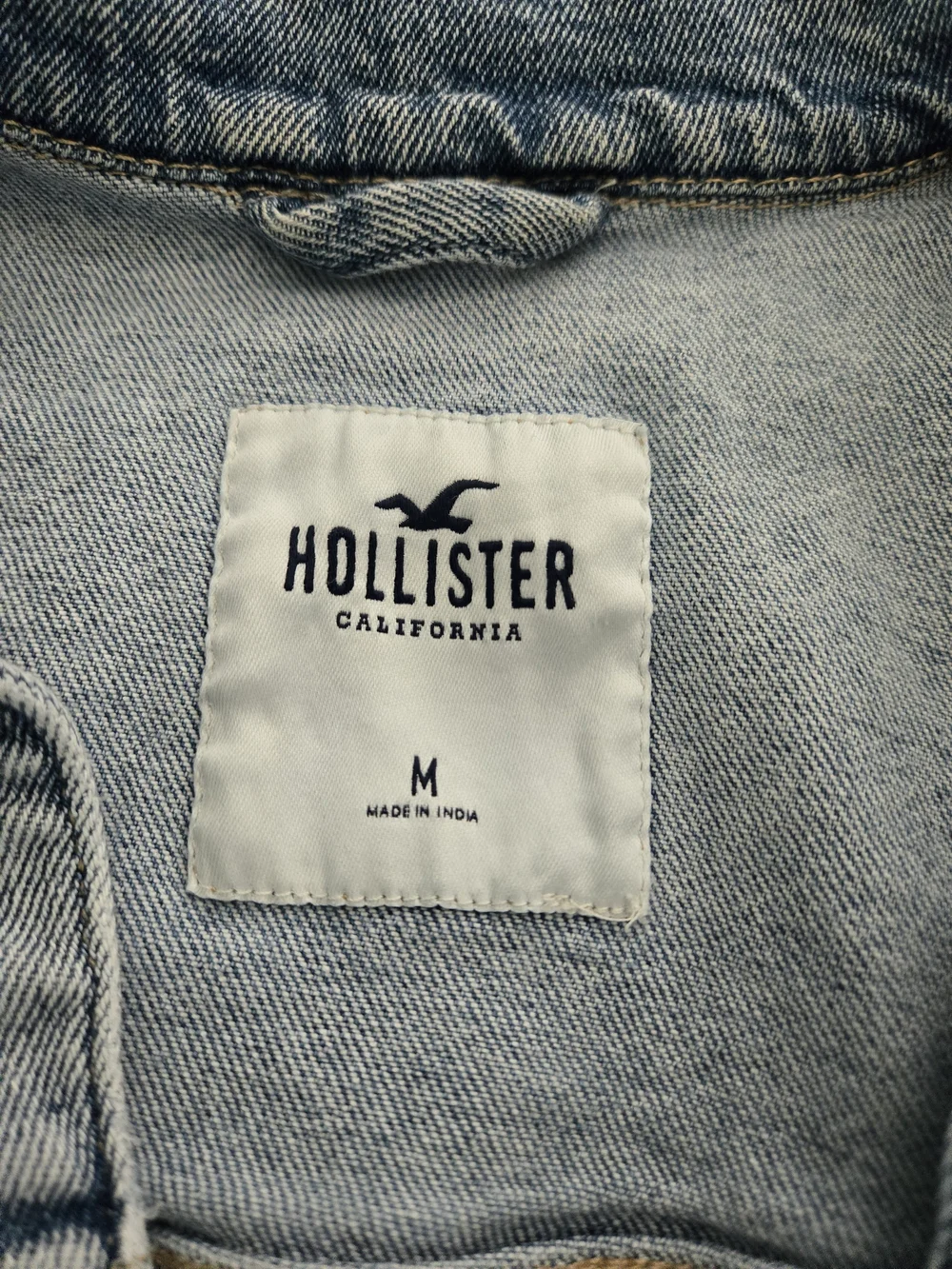Hollister casual light